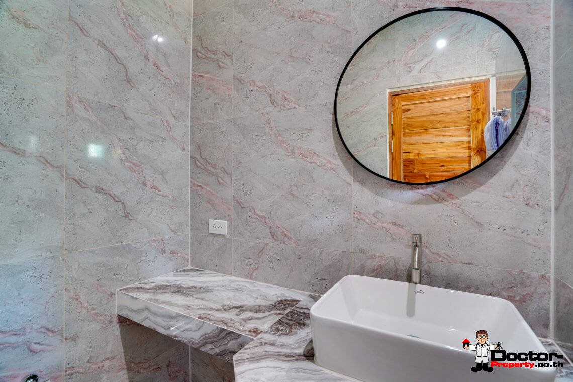 7 Bedroom Resort with Pool in Lipa Noi, Koh Samui – For Sale